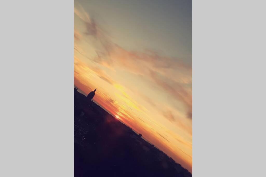 La Cour Pavee *